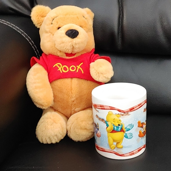 Disney Winnie & Friends Christmas Mug - Picture 2 of 5